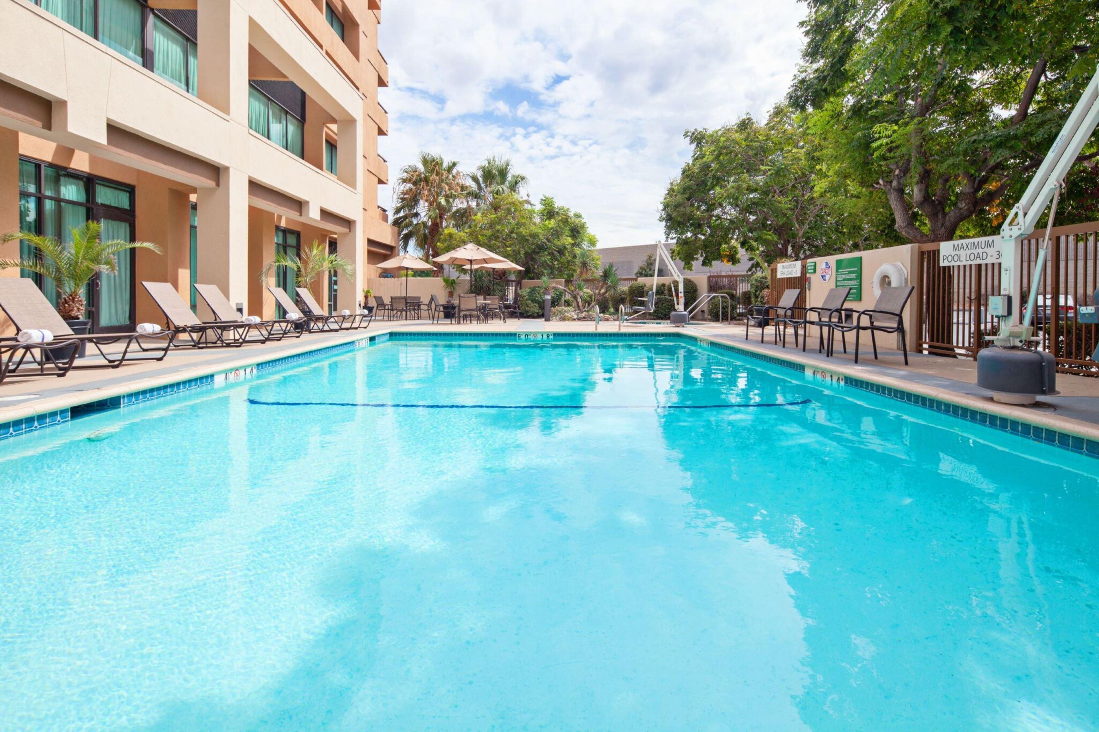 Holiday Inn Palmdale-Lancaster, an IHG Hotel Bagian luar foto