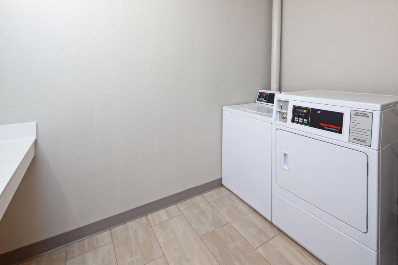 Holiday Inn Palmdale-Lancaster, an IHG Hotel Bagian luar foto